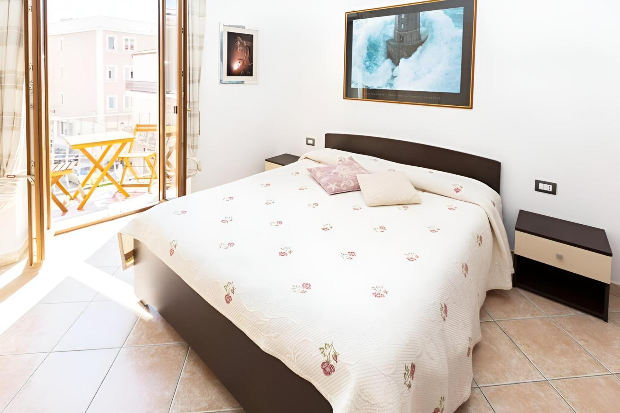 Splendido Appartamento In Pieno Centro Dell'Isola La Maddalena  Exterior photo